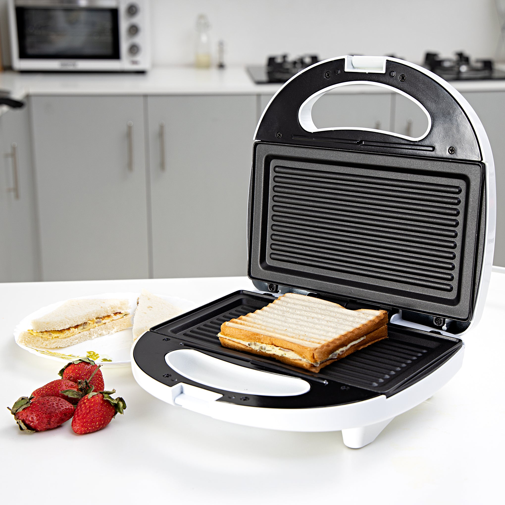 Sandwich Toaster Non Stick Heating Plate Thermostat Control With Indicator Light 750 W GGT686N Black/White