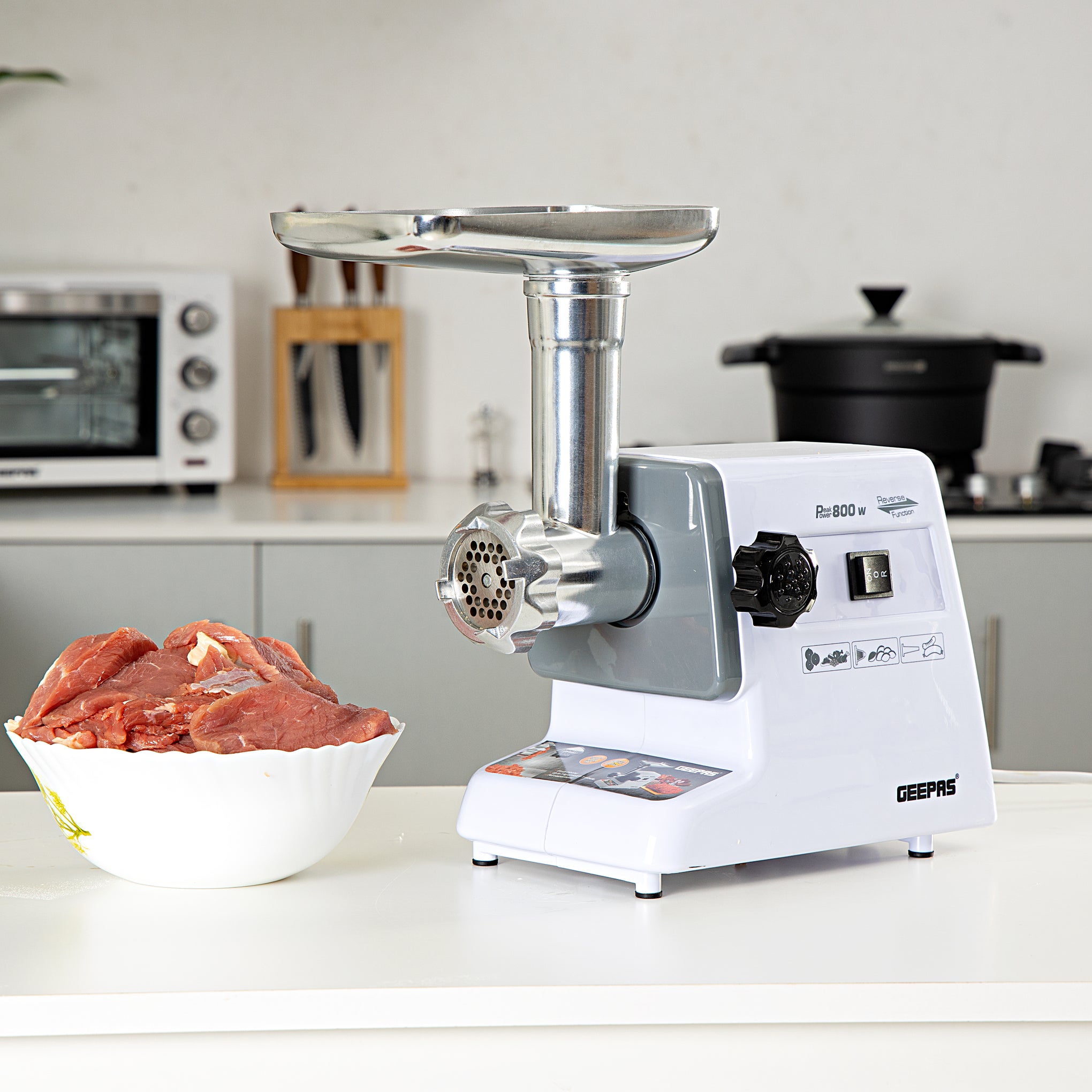 Electric Meat Grinder ,Mincer, Reverse Function, Metal Cutting Plates, Accessories, Metal Gears, Stainless Steel Blade,1kg Capacity 800 W GMG767 White/Black/Silver