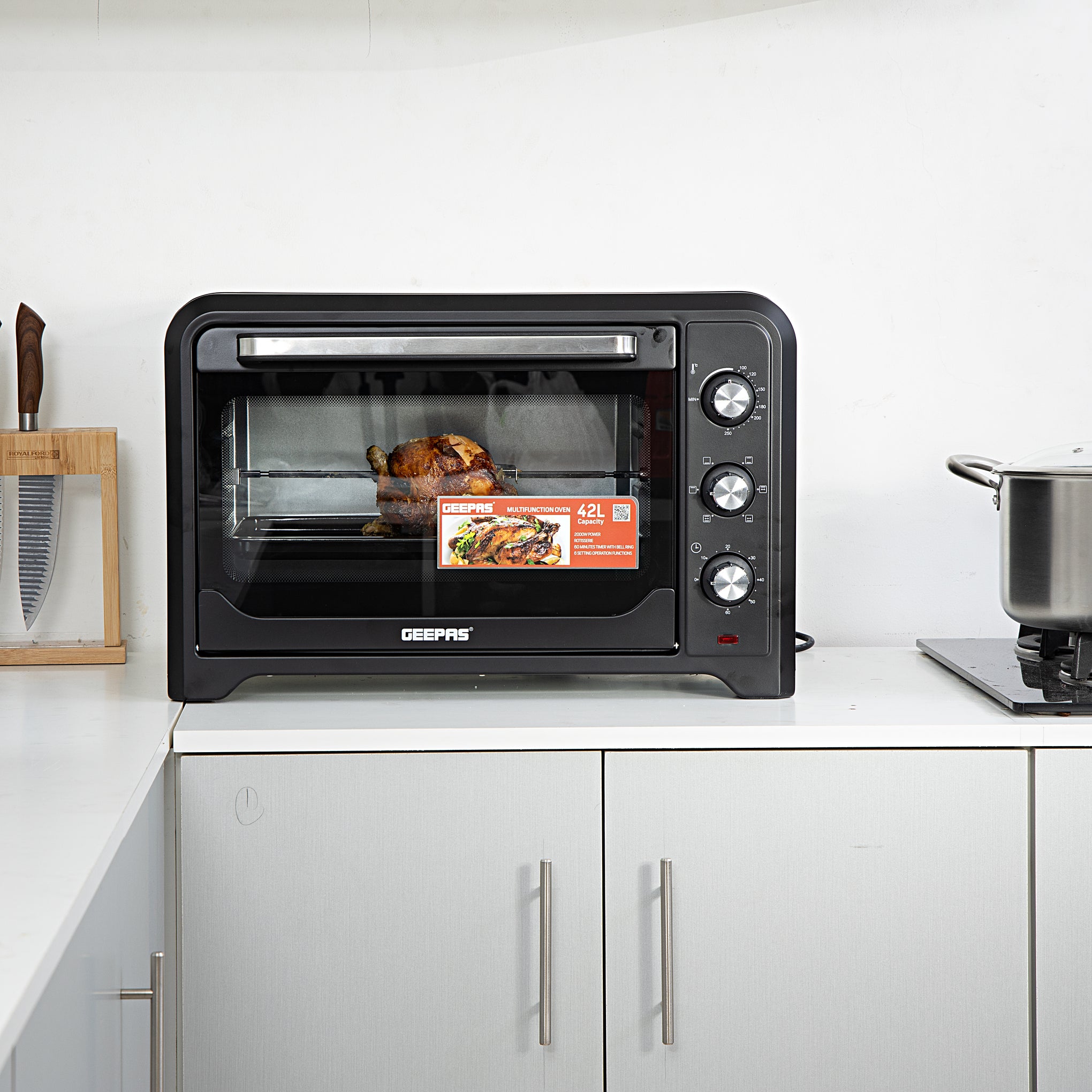42 L Electric Oven- G04450| Convection And Rotisserie Function, Perfect For Grilling, Toasting And Roasting| 3 Knobs And Temperature 100-250-Degrees Celsius| 60 Minute Timer With Bell| 2000W And 4 Piece Stainless Steel Heaters 42 L 2000 W GO4450 Black
