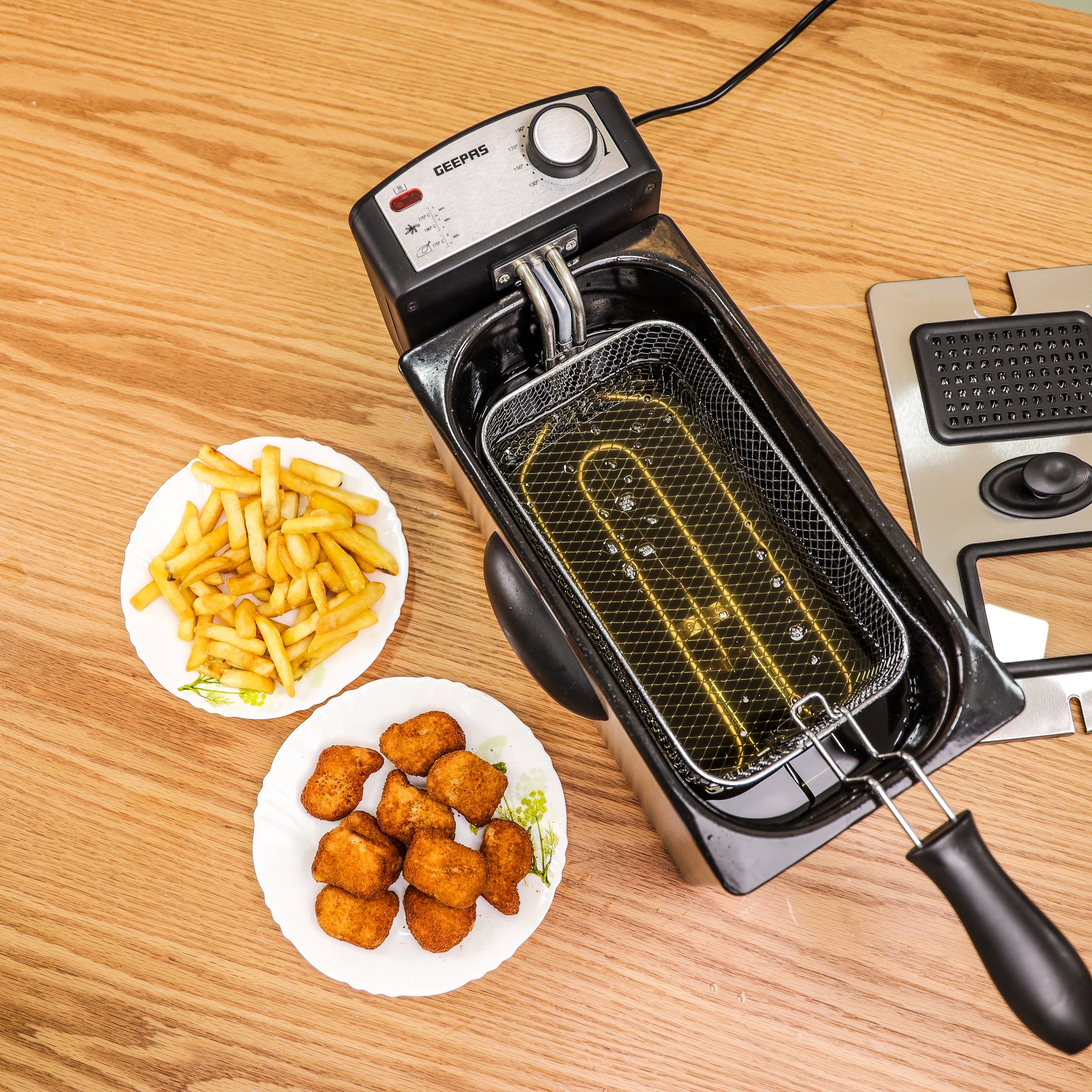 Geepas Gdf36015 2180W Powerful Deep Fryer With Overheat Protection, 3 Liter Capacity, Black
