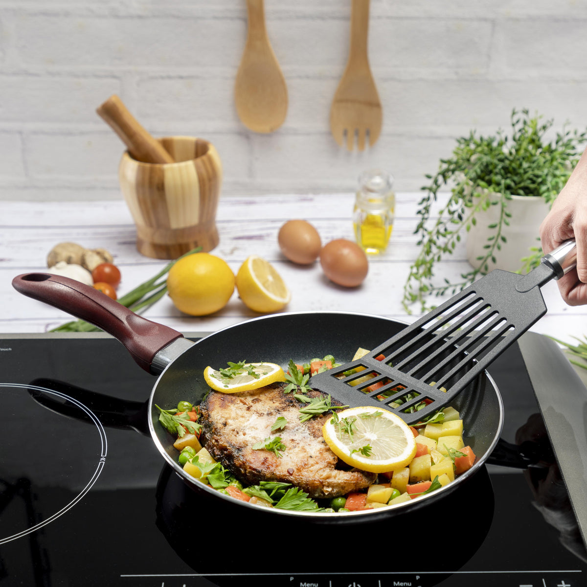 2Pcs Non-Stick Fry Pan Set 2.5Mm Thickness Press Aluminium Material Cd Bottom Strong Bakelite Handle 3 Layer Durable Non-Stick Coating Multicolour