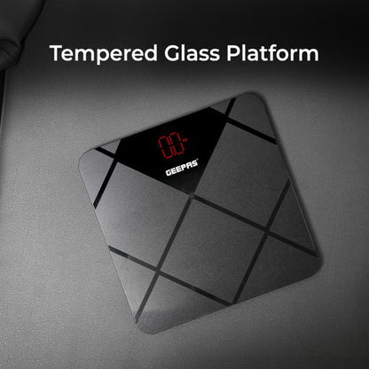 ميزان جسم رقمي من جيباس مع شاشة عرض رقمية، أقصى وزن 180 كجم، زجاج مقسى 6 مم، تصميم مانع للانزلاق، مؤشر LED أحمر، تشغيل وإيقاف تلقائي، مستشعر قياس إجهاد عالي الدقة GBS46523UK، رمادي وأسود