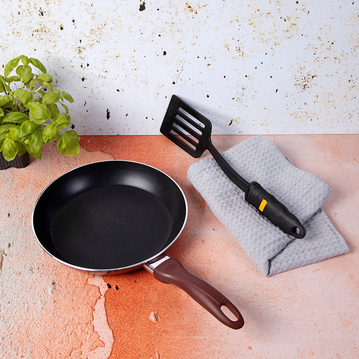 2Pcs Non-Stick Fry Pan Set 2.5Mm Thickness Press Aluminium Material Cd Bottom Strong Bakelite Handle 3 Layer Durable Non-Stick Coating Multicolour
