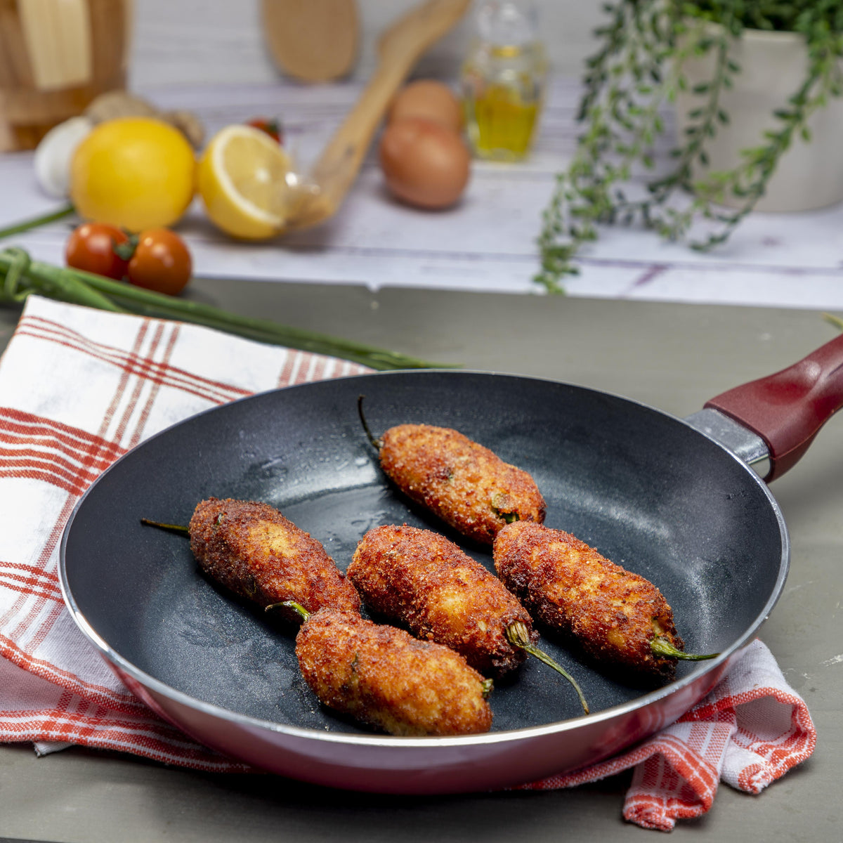 2Pcs Non-Stick Fry Pan Set 2.5Mm Thickness Press Aluminium Material Cd Bottom Strong Bakelite Handle 3 Layer Durable Non-Stick Coating Multicolour