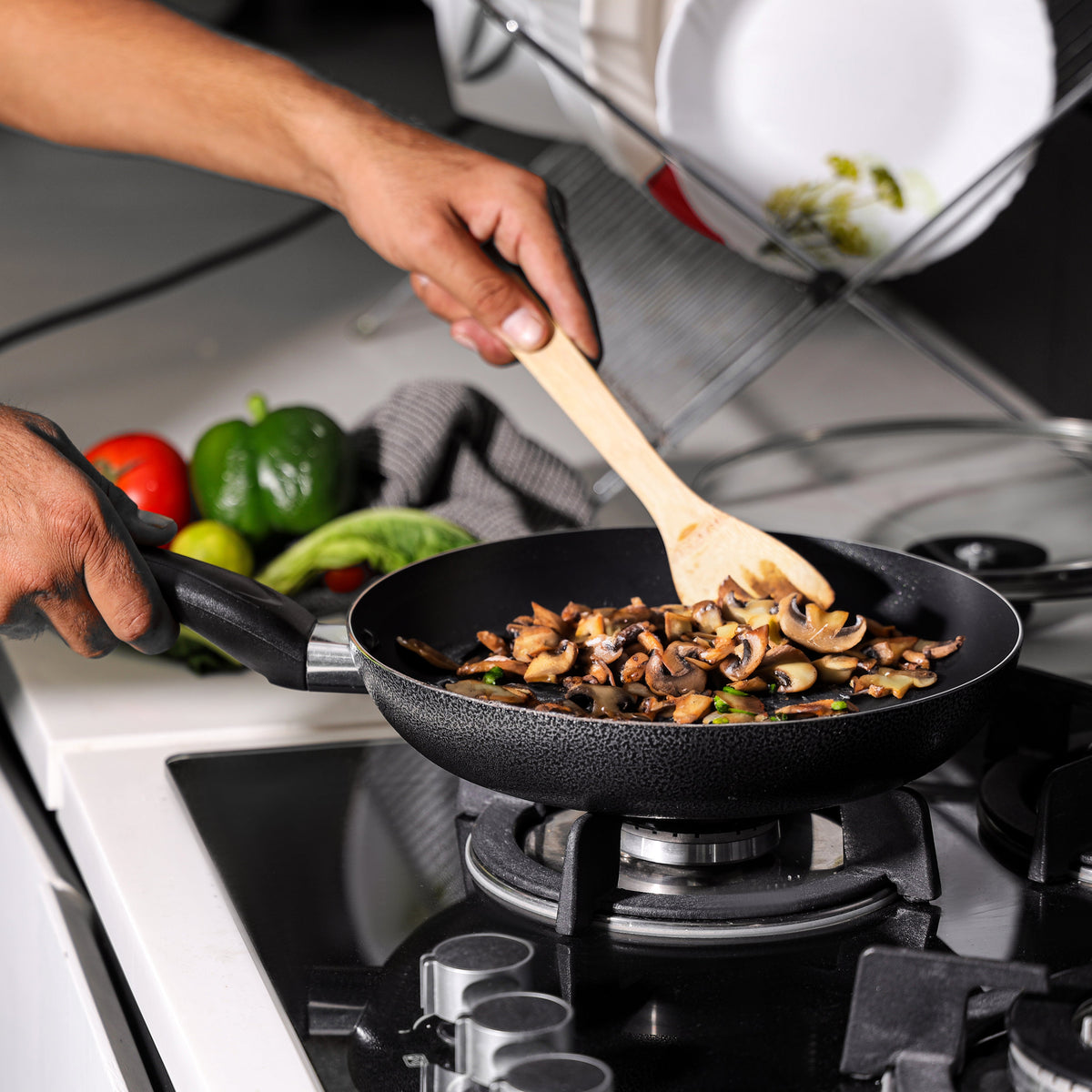 26cm Non-Stick Fry Pan with Lid RF2952 | Induction Compatible Skillet | Everyday Cooking Pan