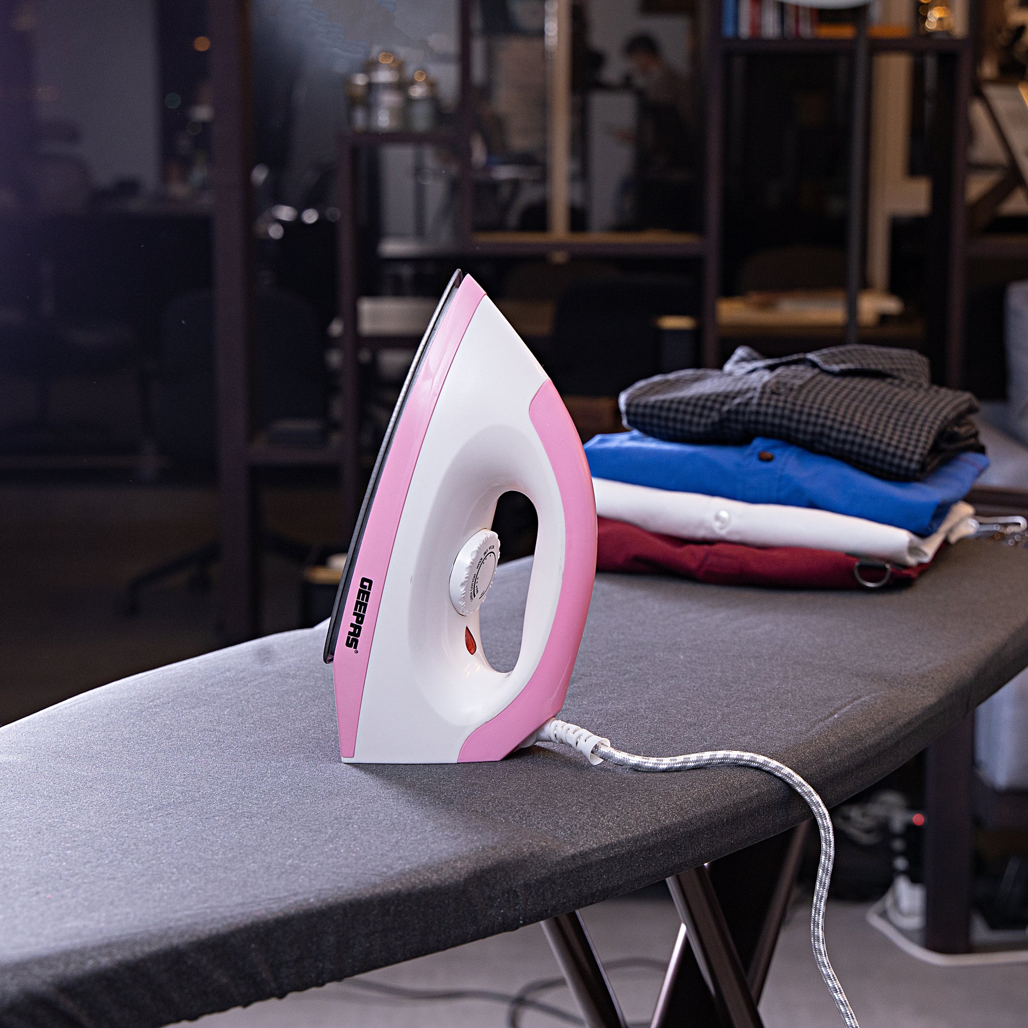 Dry Iron - Non-Stick Coating Plate & Adjustable Thermostat Control/Indicator Light with ABS Material/Slim Tip & Light Weight/Ergonomic Handle, Easy Storage 1200 W GDI7782 Blue/White