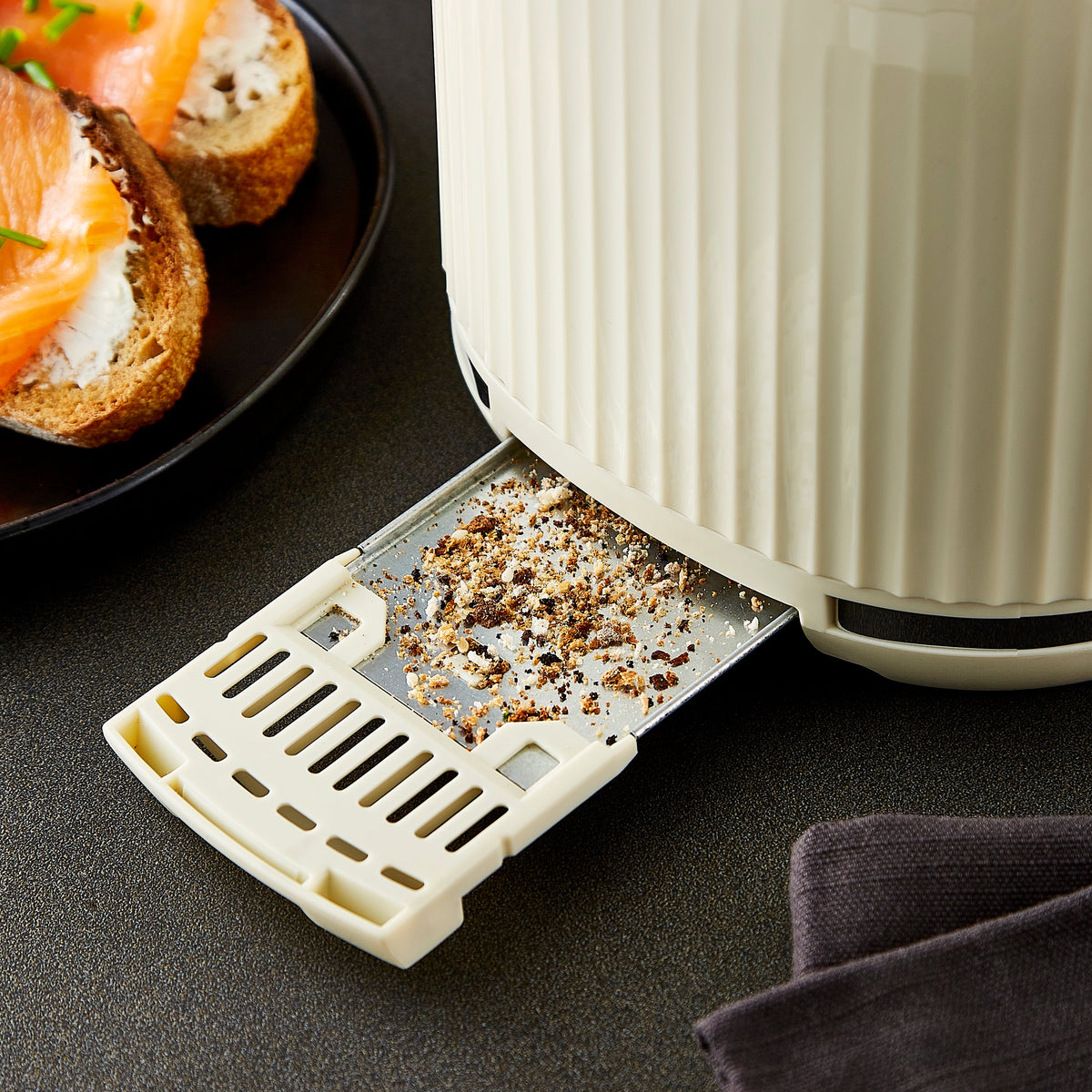Geepas Fluted Bread Toaster- 2 Slice Slot| 6 Adjustable Browning Control and Removable Crumb Tray| Defrost and Reheat Button| 2 Years Warranty, GBT36558UK-CR, Cream 850 W GBT36558UK-CR Cream