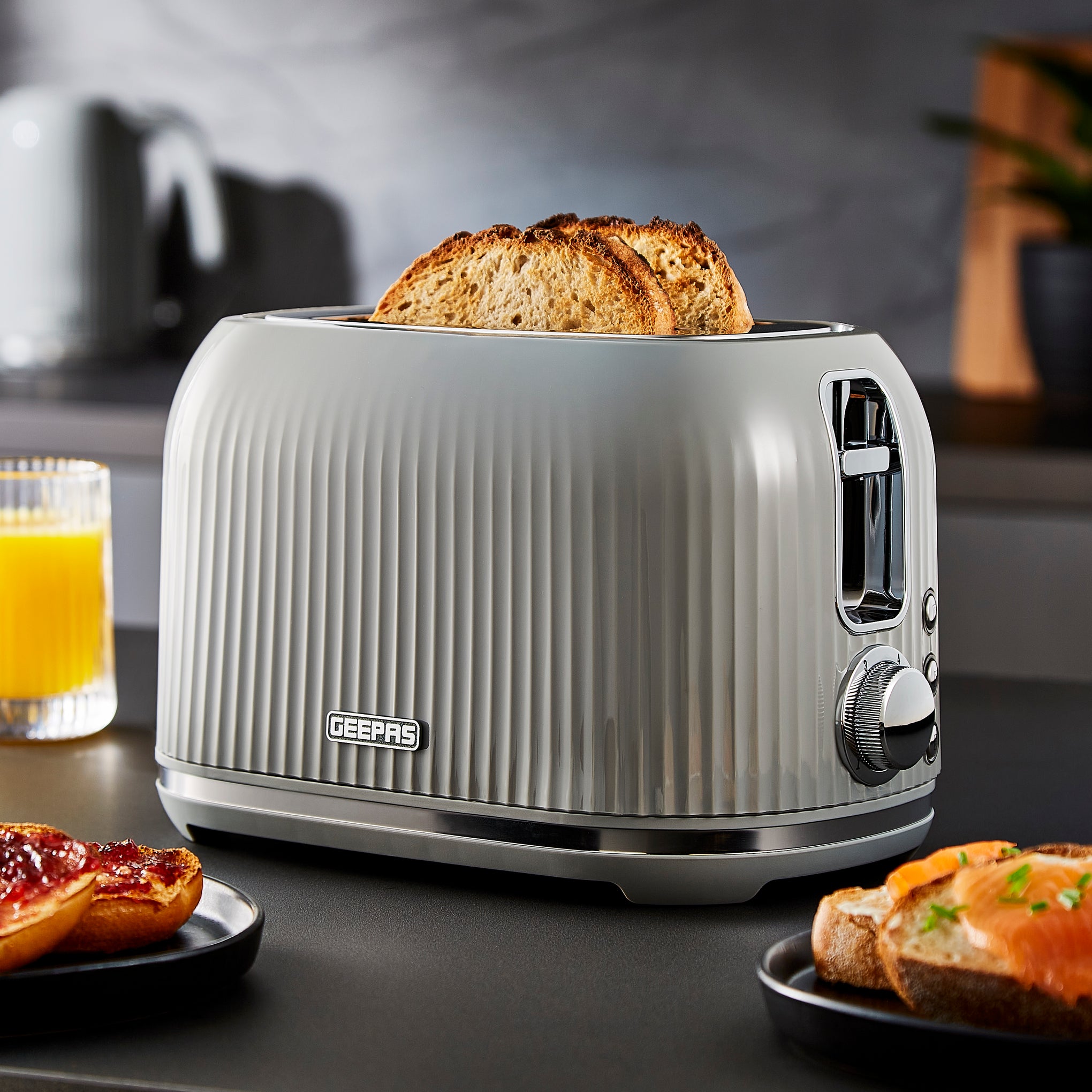 Geepas Fluted Bread Toaster- 2 Slice Slot| 6 Adjustable Browning Control and Removable Crumb Tray| Defrost and Reheat Button| 2 Years Warranty|GBT36558-GR, Grey 850 W GBT36558UK-GR Grey