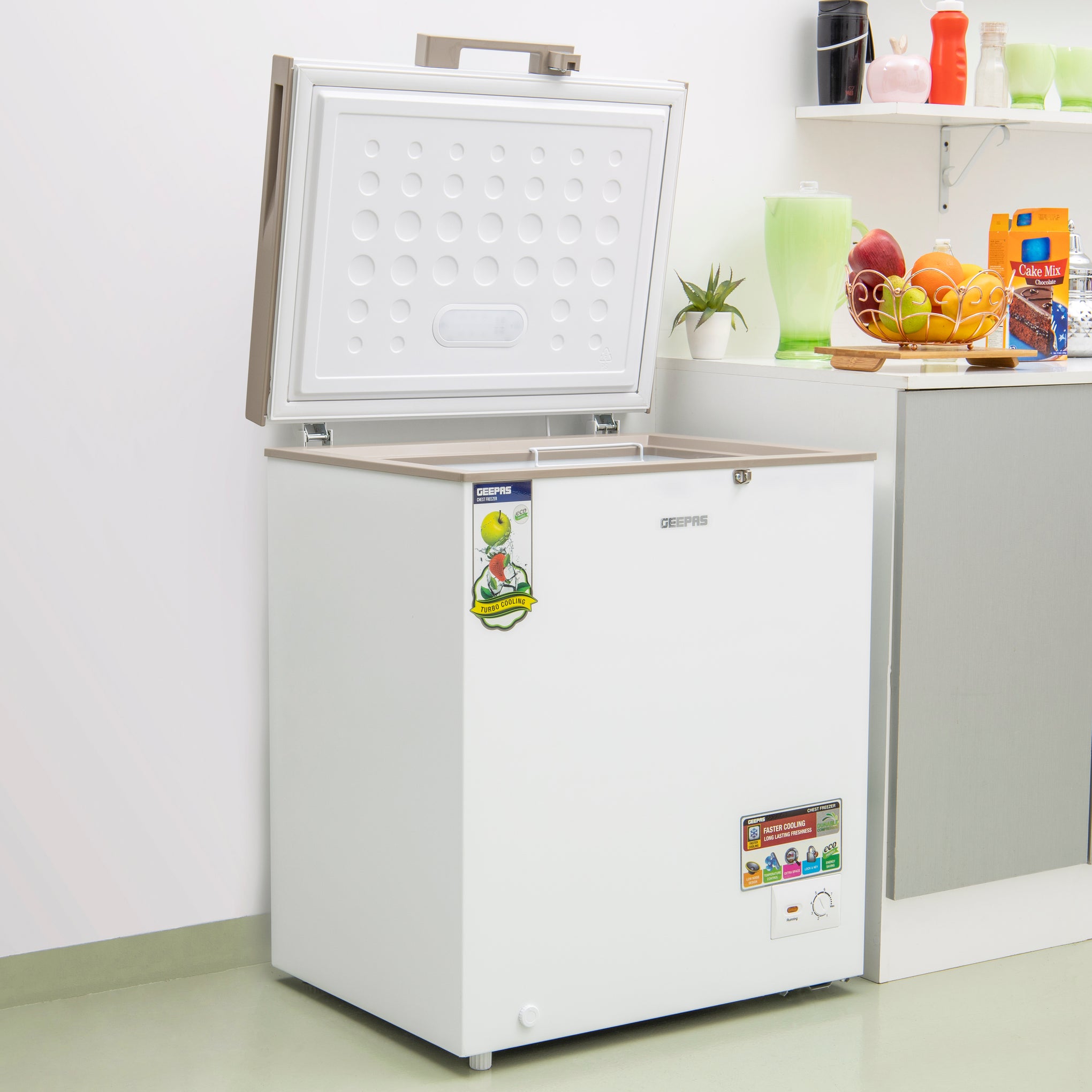 Chest Freezer With Adjustable Thermostat/Portable Food Basket/Compact Refrigerator With LED Light, Lock & Key 145 L 115 W GCF1709WSH White