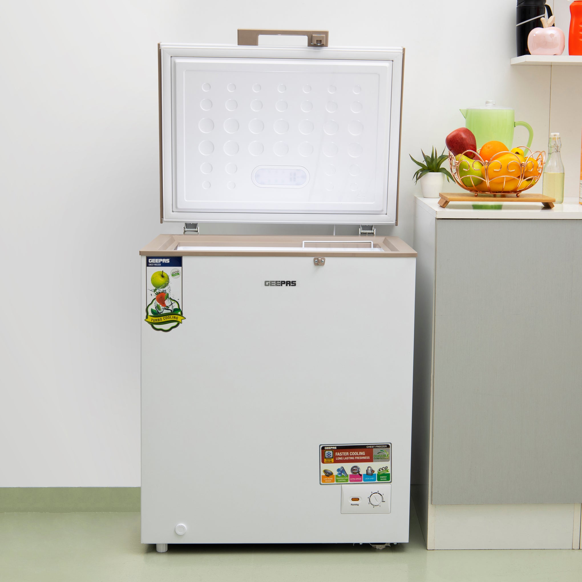 Chest Freezer With Adjustable Thermostat/Portable Food Basket/Compact Refrigerator With LED Light, Lock & Key 145 L 115 W GCF1709WSH White