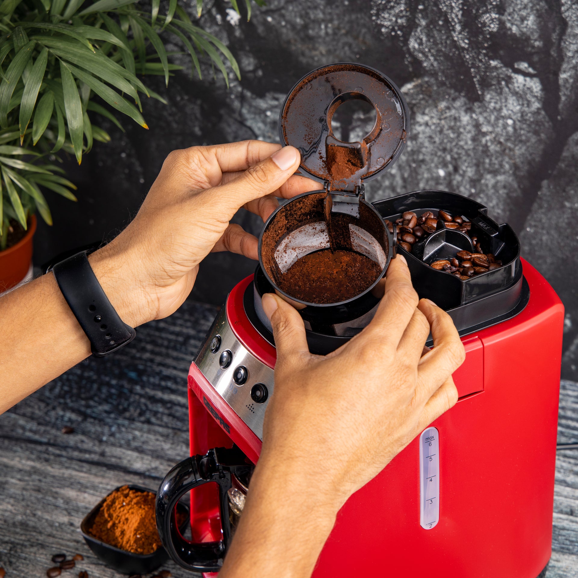 Geepas GCM41512 Grinder and Drip Coffee Maker, 0.6 Liter Capacity, Red