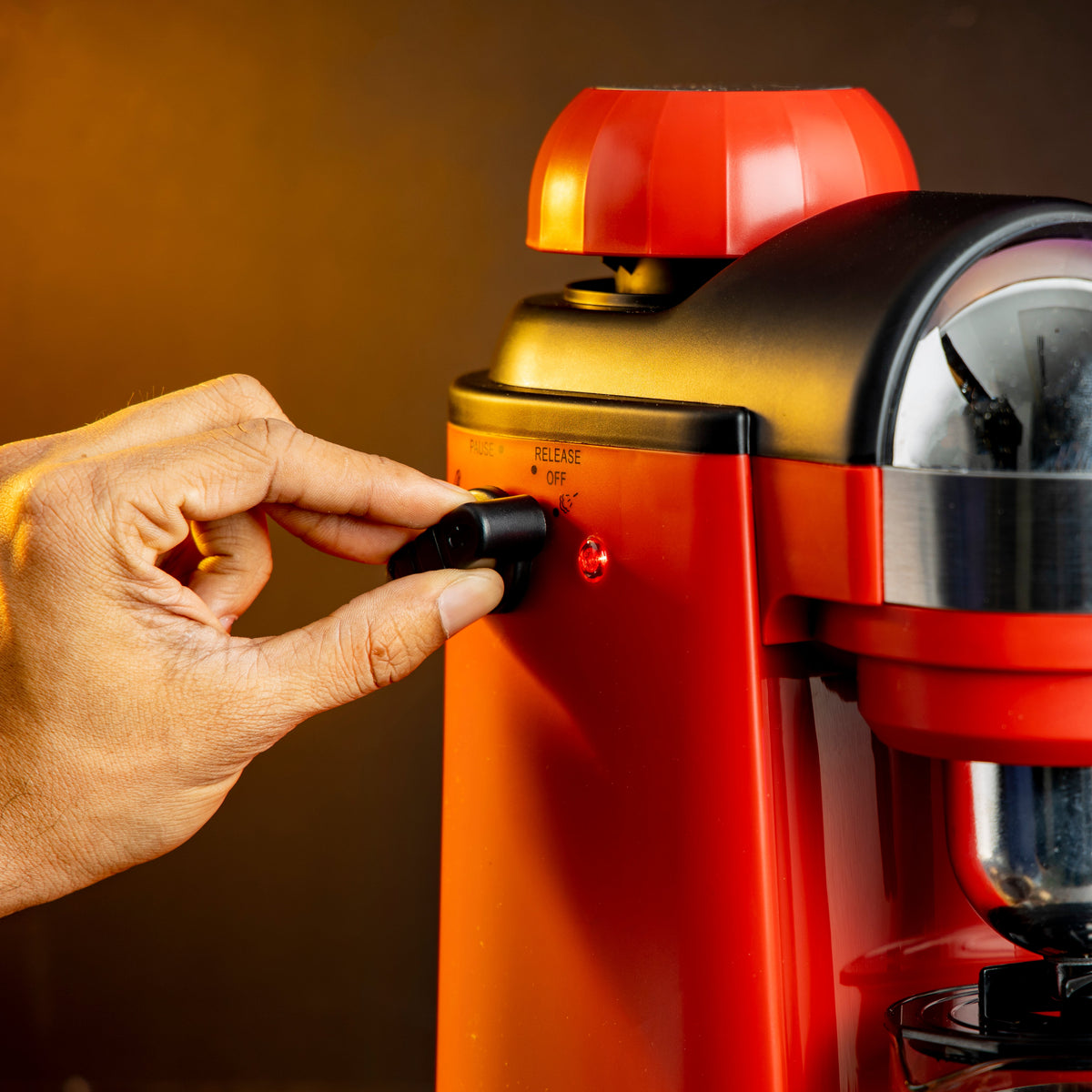 Espresso Coffee Maker with Stainless Steel Filter, Aluminum Die-Casting Filter Holder, 5 Bar High Pressure Pump, and On/Off Light Indicator 0.24 L GCM41513 Red
