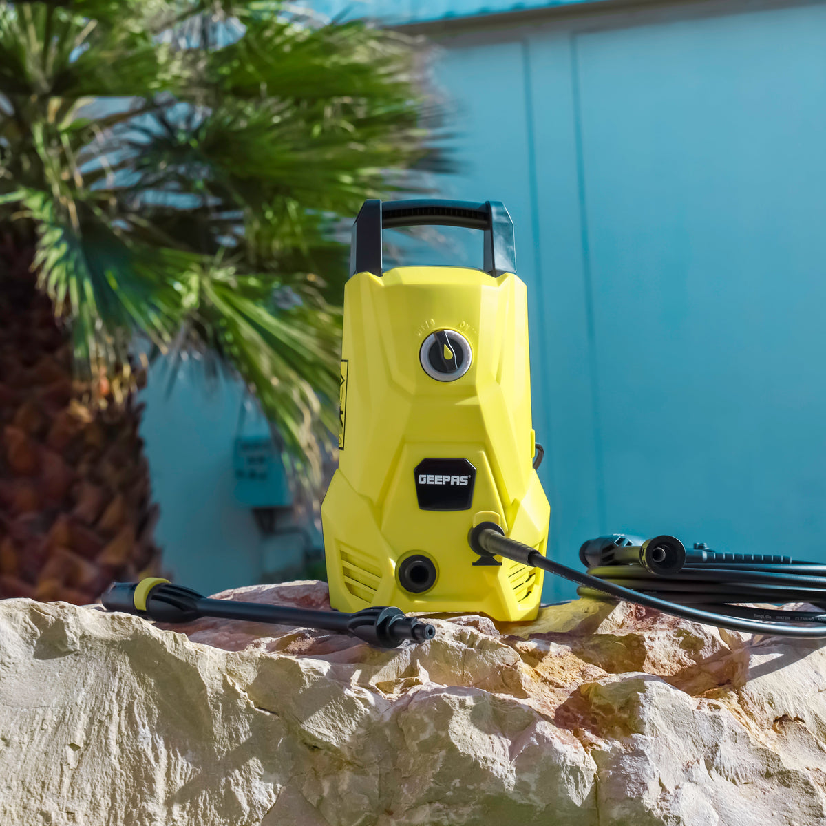 2500W Portable Electric High Pressure Washer Cleans Cars Fences Patios with Adjustable Spray Nozzle
