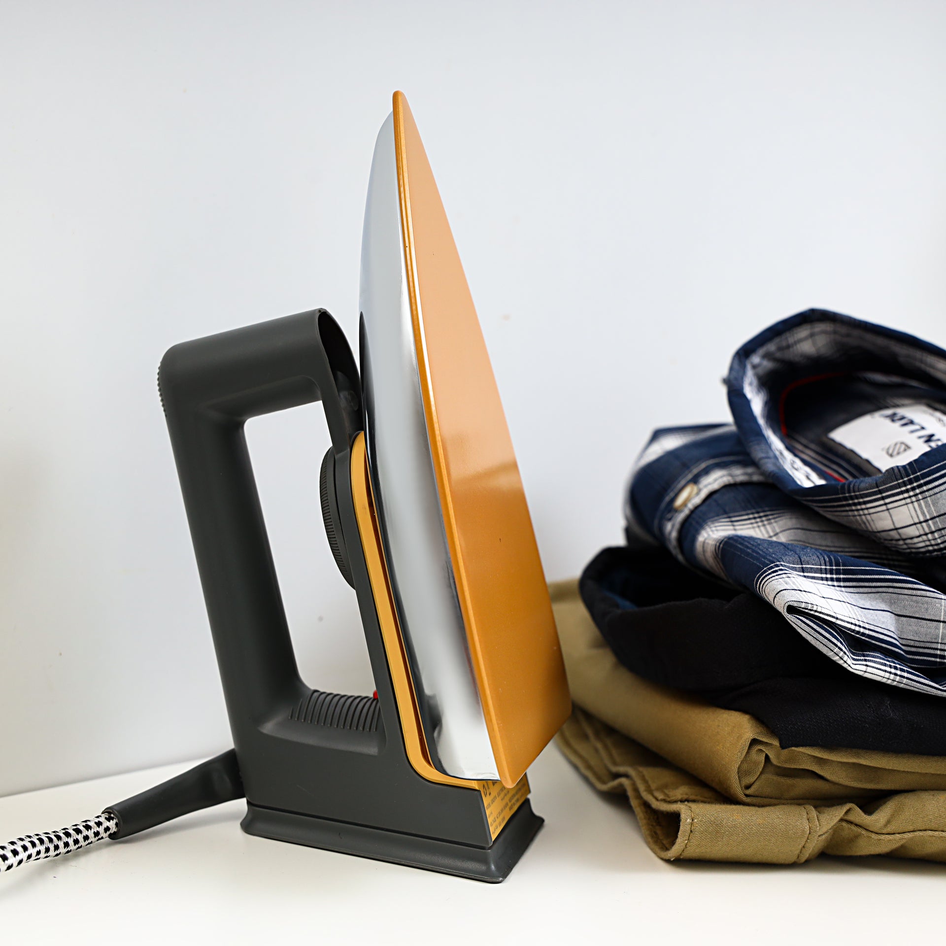 Ceramic Dry Iron with Non-Stick Plate & Adjustable Thermostat - 1310W, 2-Year Warranty 1310 W GDI23016 Multicolour