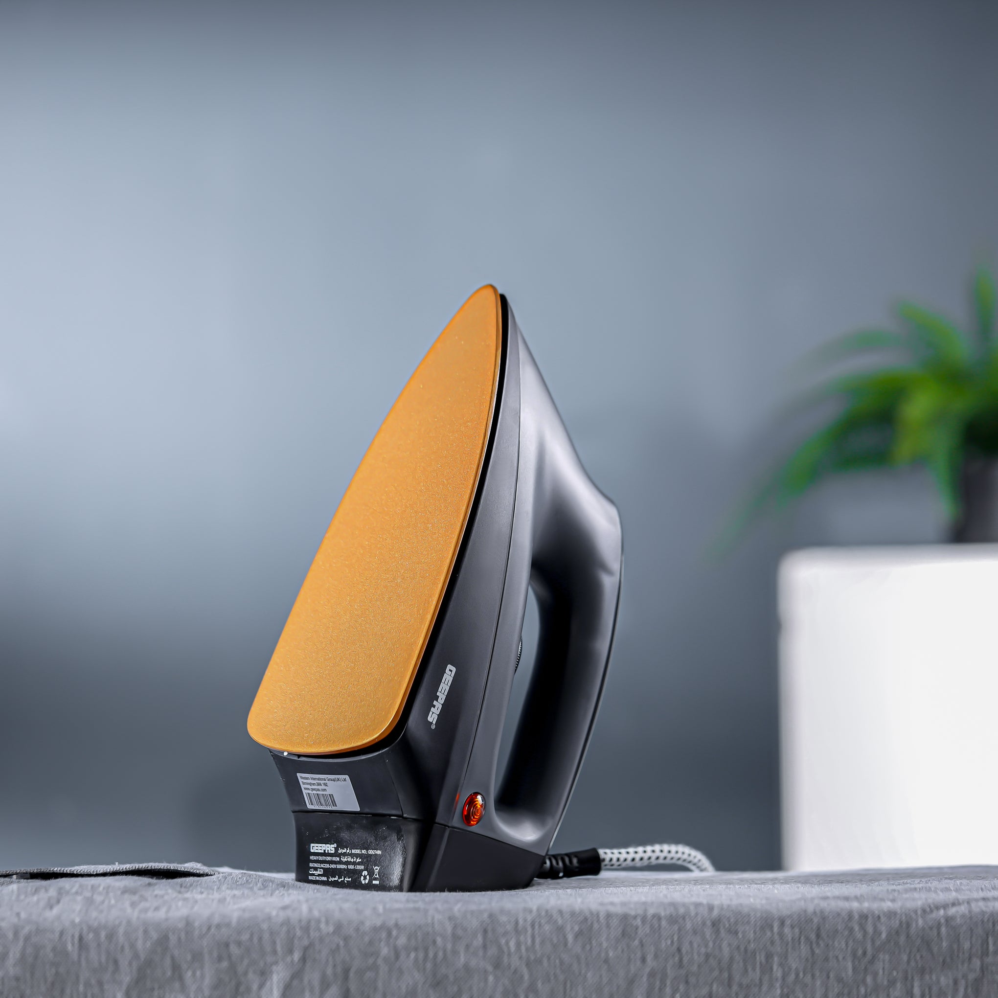 Heavy Duty Dry Iron Ironing Box with Ceramic Coated Soleplate/ Comfortable Handle, Multiple Functions, Temperature Setting Dial, Overheat Safety Protection 1200 W GDI2748 Black/Grey