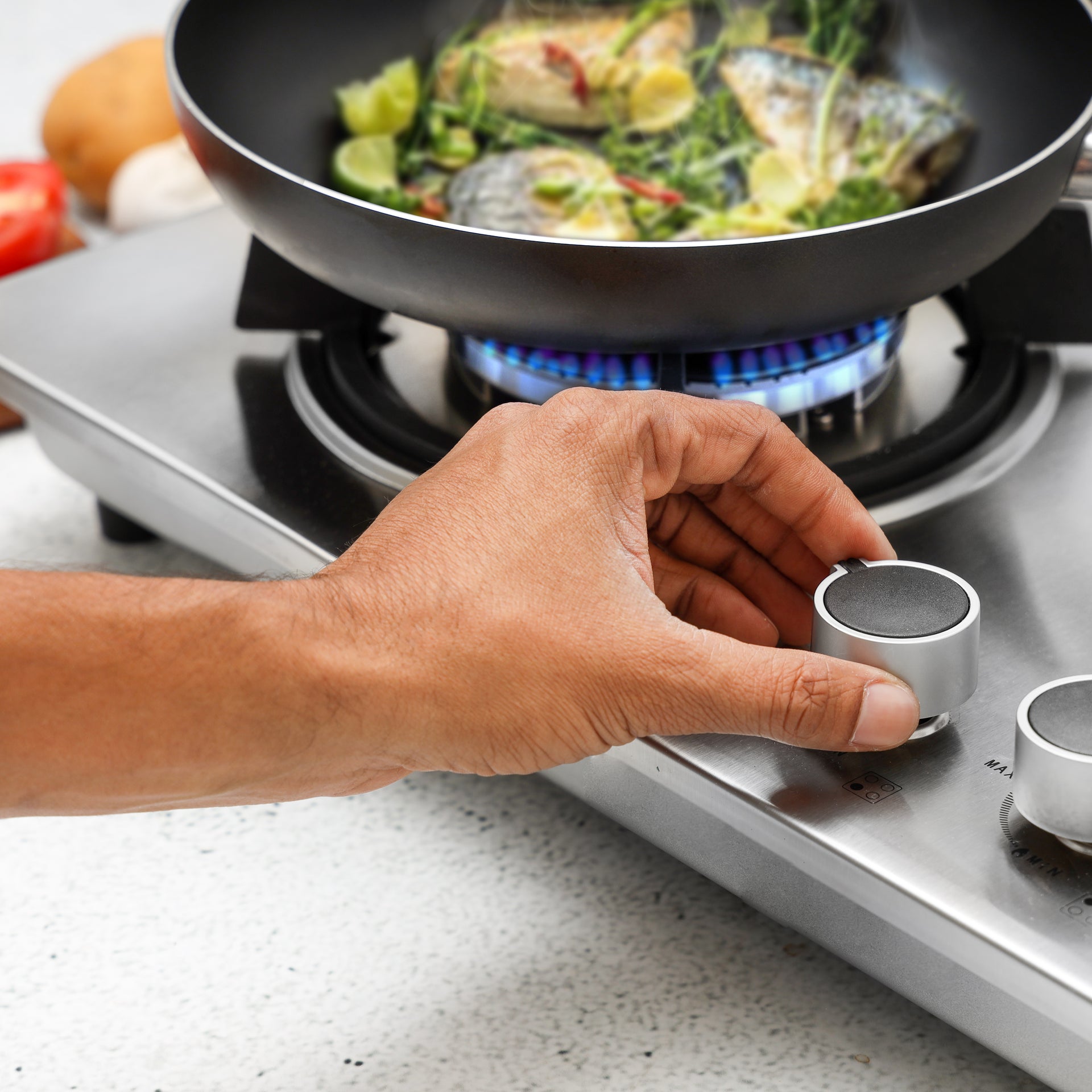 2-in-1 Built-in Gas Hob, Shiny Stainless Steel Top Panel| Sabaf Burners | Cast Iron Pan Support | Automatic-Ignition System| Low Gas Consumption | 4 Control Knobs, Easy To Install GGC31026 Silver