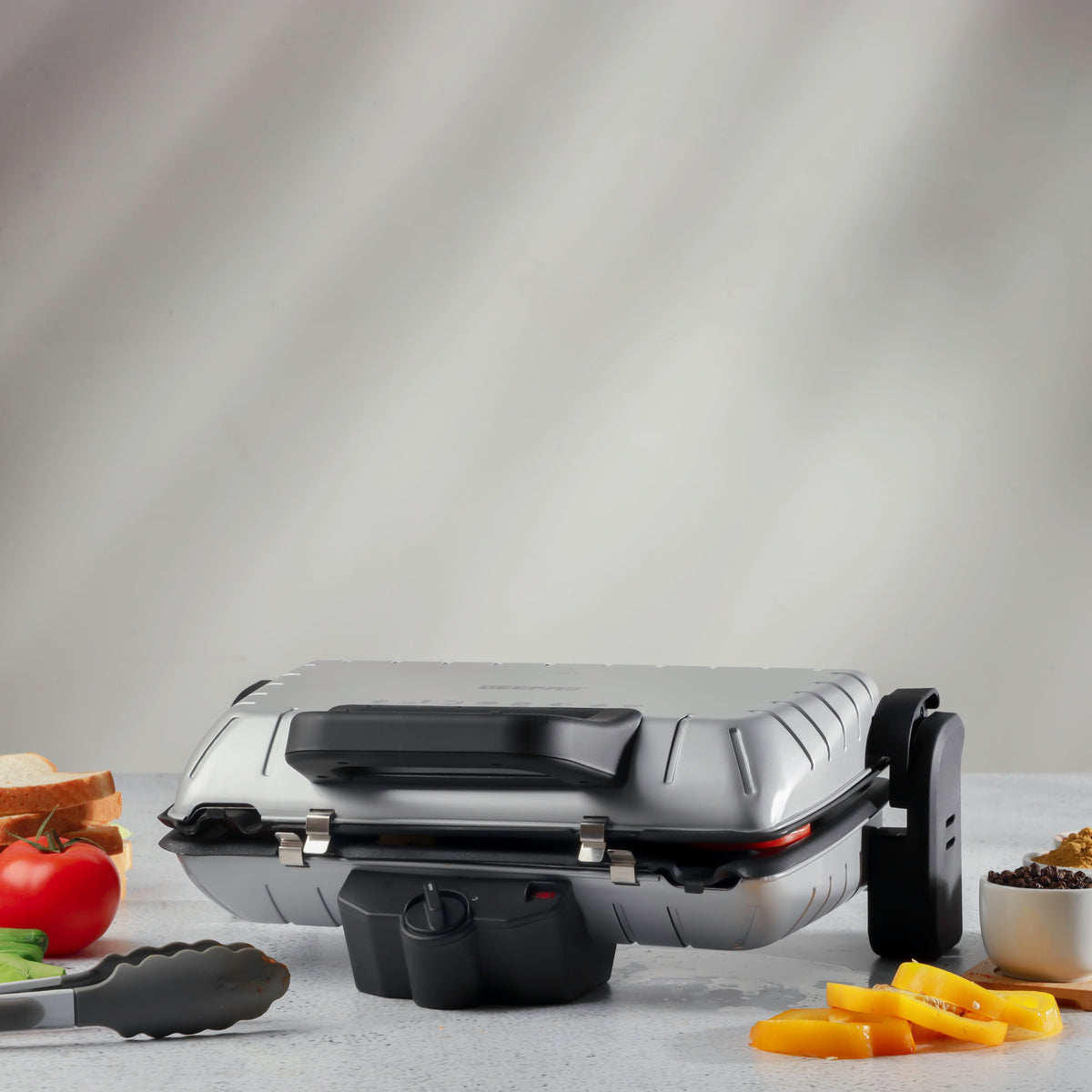 Multifunction Grill Maker, Adjustable Thermostat, GGM5458 - Non-Stick Cooking Plate, Detachable Cooking Plate, Overheat Protection, Cord Storage, Vertical Storage, Portable 1600 W GGM5458 Silver
