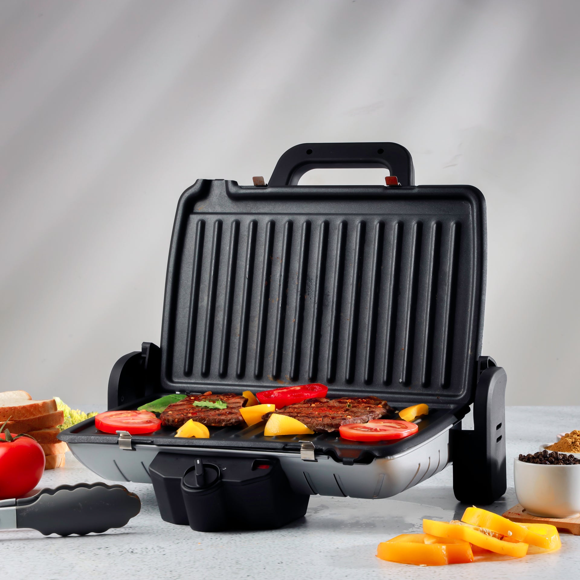 Multifunction Grill Maker, Adjustable Thermostat, GGM5458 - Non-Stick Cooking Plate, Detachable Cooking Plate, Overheat Protection, Cord Storage, Vertical Storage, Portable 1600 W GGM5458 Silver