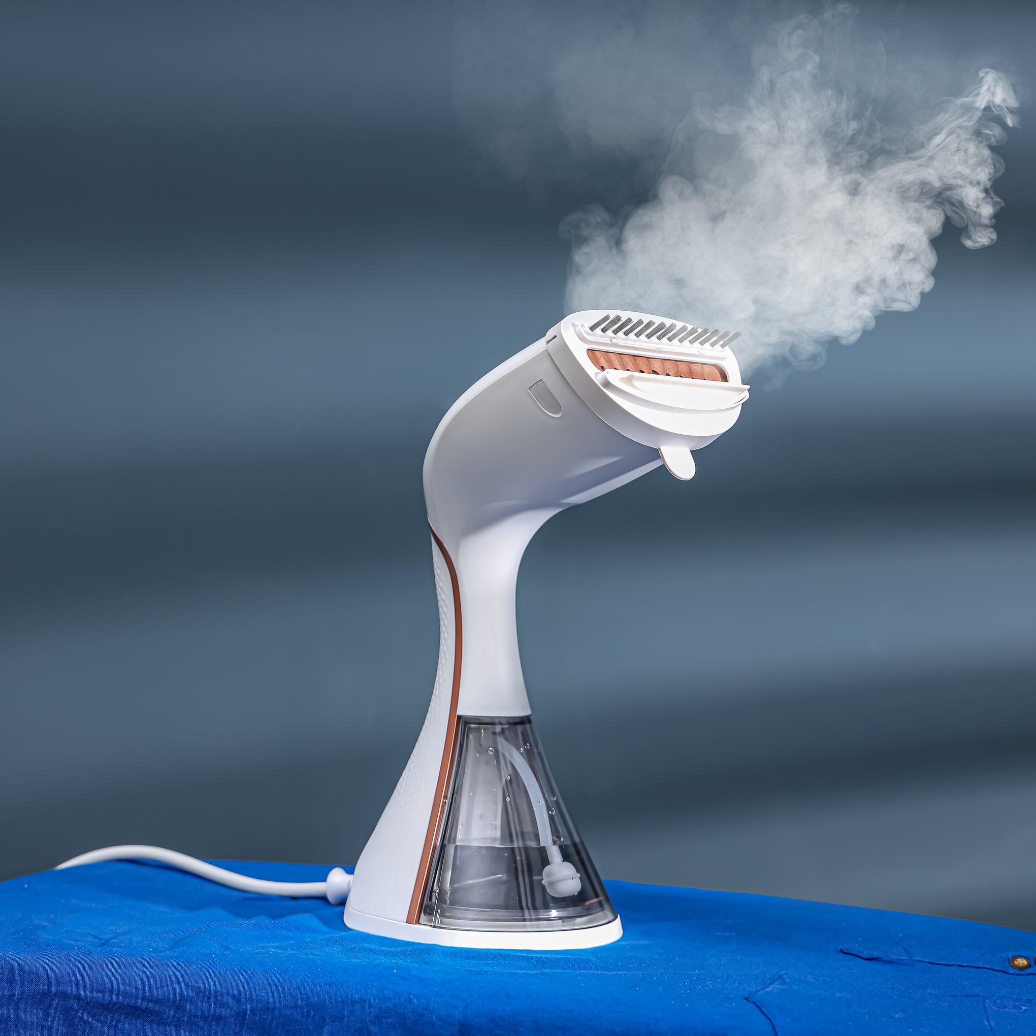 Handheld Garment Steamer, Ready to Use in 35 Seconds/ Suitable for all Kinds of Fabric and Safe for Delicate Fabrics/ 3 Modes, with Turbo Extreme Performance 250 ml 1500 W GGS25035 White and Pink