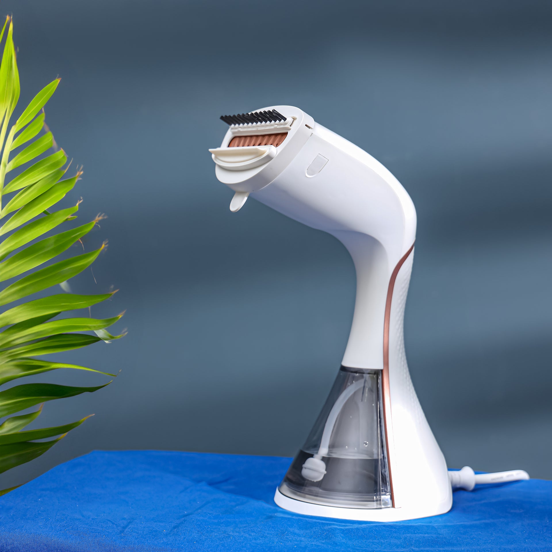 Handheld Garment Steamer, Ready to Use in 35 Seconds/ Suitable for all Kinds of Fabric and Safe for Delicate Fabrics/ 3 Modes, with Turbo Extreme Performance 250 ml 1500 W GGS25035 White and Pink