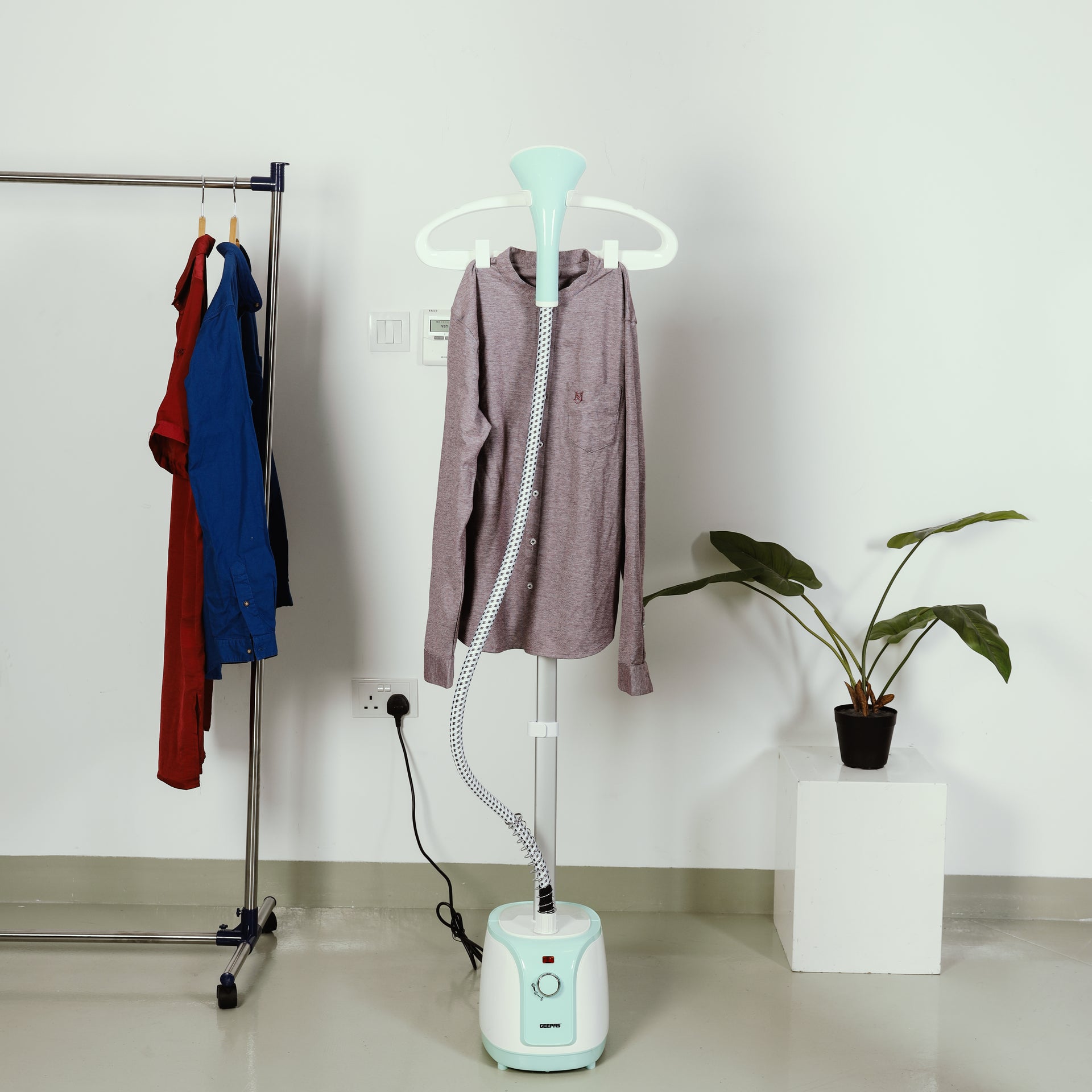 Electric Garment Steamer GGS9695 Red