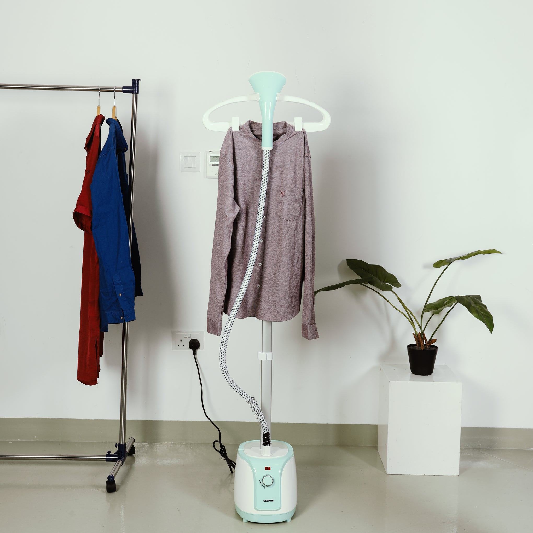 Electric Garment Steamer GGS9695 Red