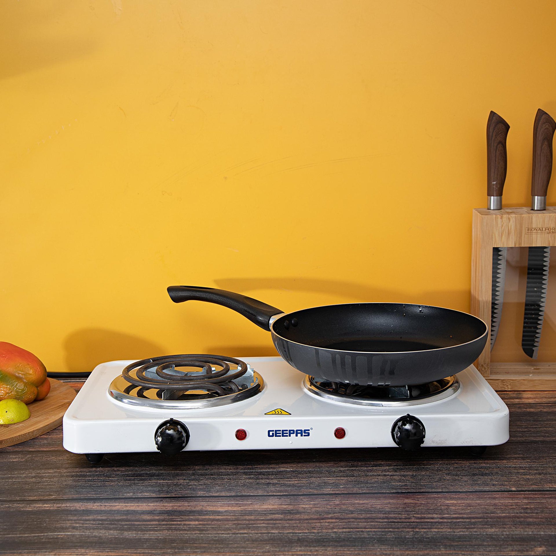 Double Electric Hot Plate with Double Solid Hotplates of 140+140 mm, Equipped with Adjustable Thermostat/ Ideal for Boiling/Frying and Other Cooking Tasks 2000 W GHP7576N White/Black