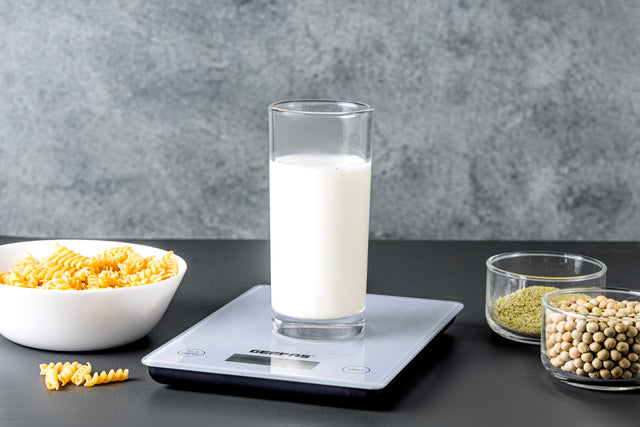 Geepas Electronic Kitchen Scale With Digital Display, 5 Kgs Max. Weight, 3 MM Tempered Glass, Tare Function, Low Battery/Overload Indication, Auto-Off, Tare Function GKS46525UK White