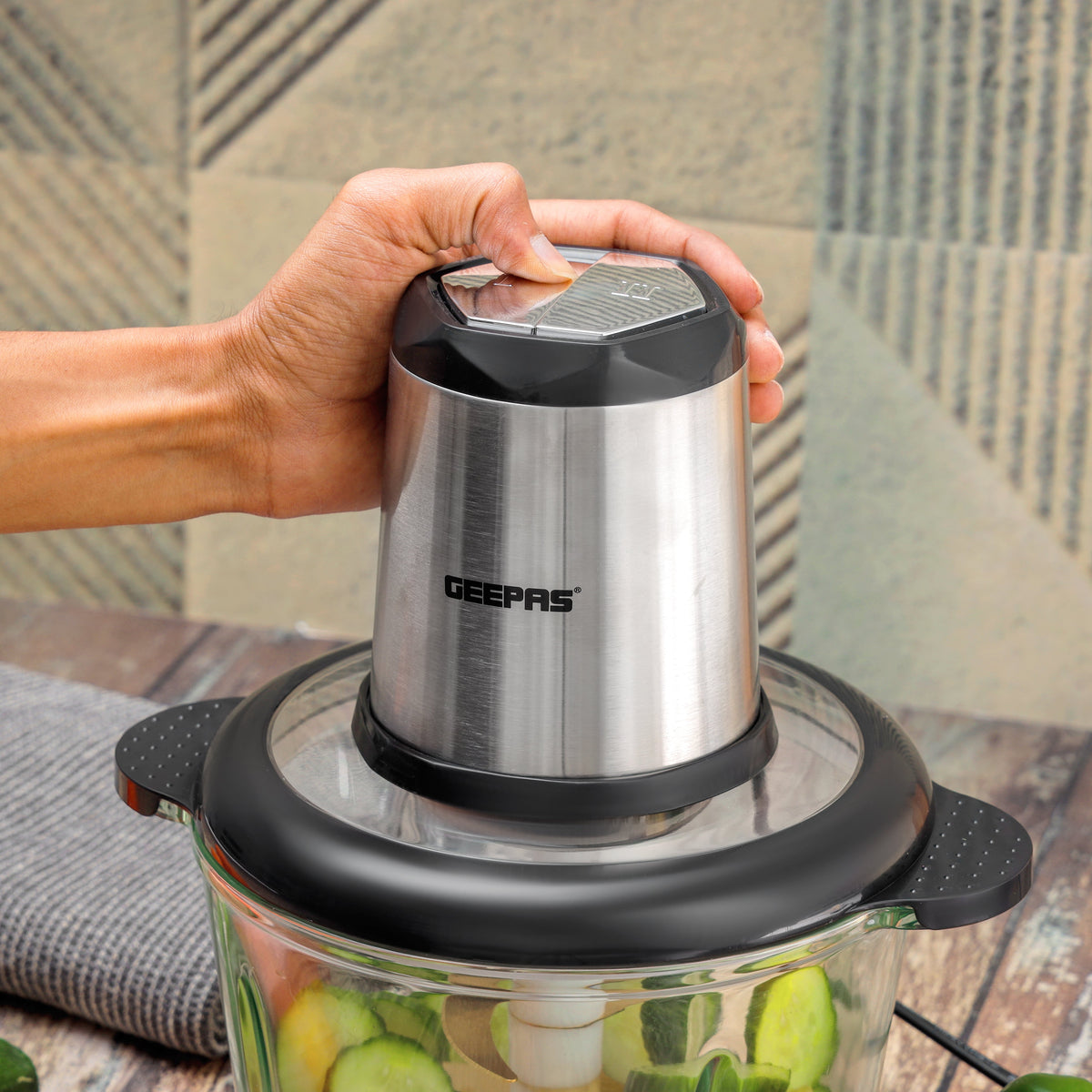 3.0 liter Multi Chopper Compact Multi-Purpose Chopping Machine, Mincing Function, Coarse and Fine/ Stainless Steel Housing, Cutter Pole and Gear, Suitable for Vegetables, Fruits, Meat 3 L 500 W GMC42029 BLACK AND SILVER