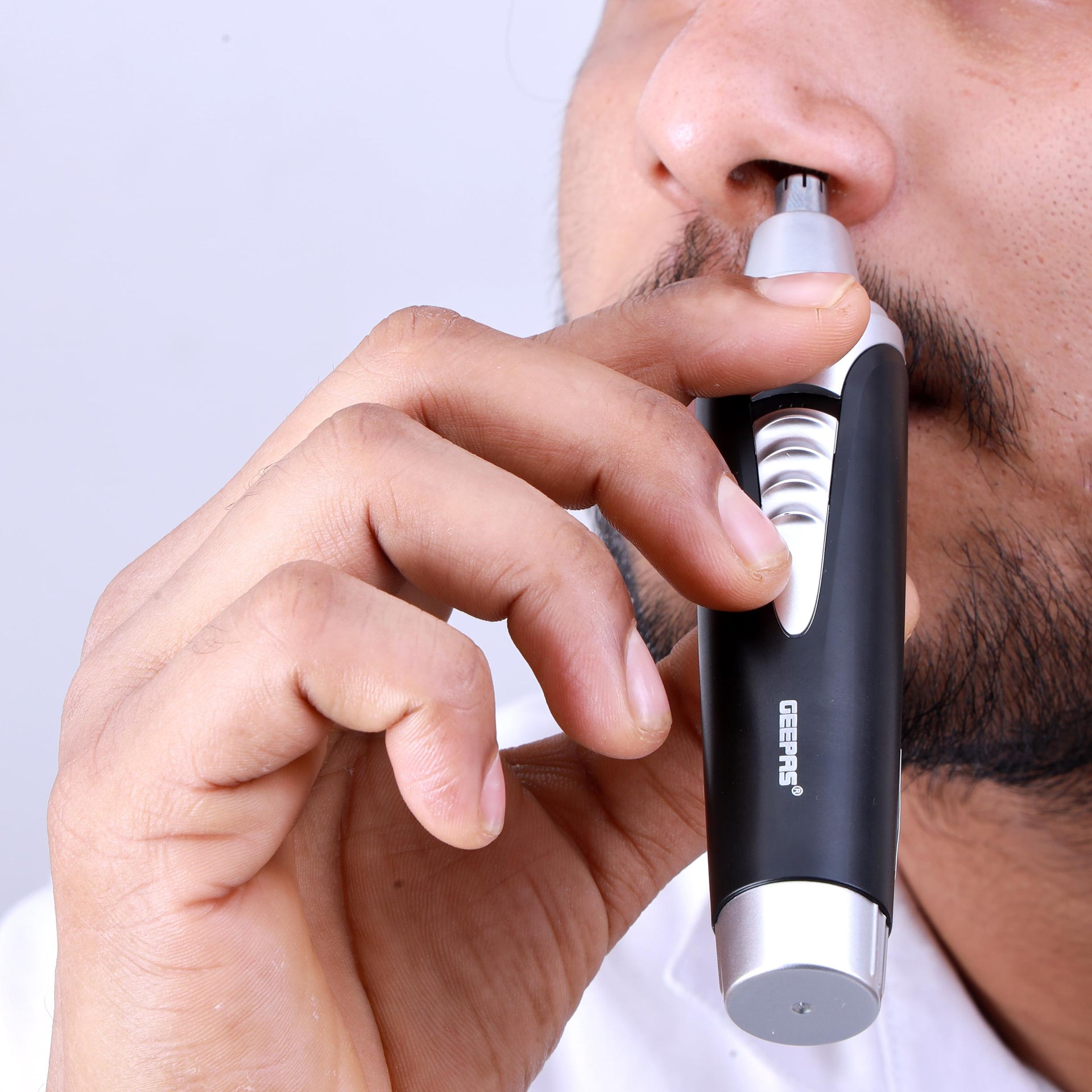 GNT8651 Nose And Ear Trimmer - Professional 2 in 1 Eyebrow, Facial Hair Trimmer With Cleaning Brush Black/Silver 3.4x3.2x14.2cm