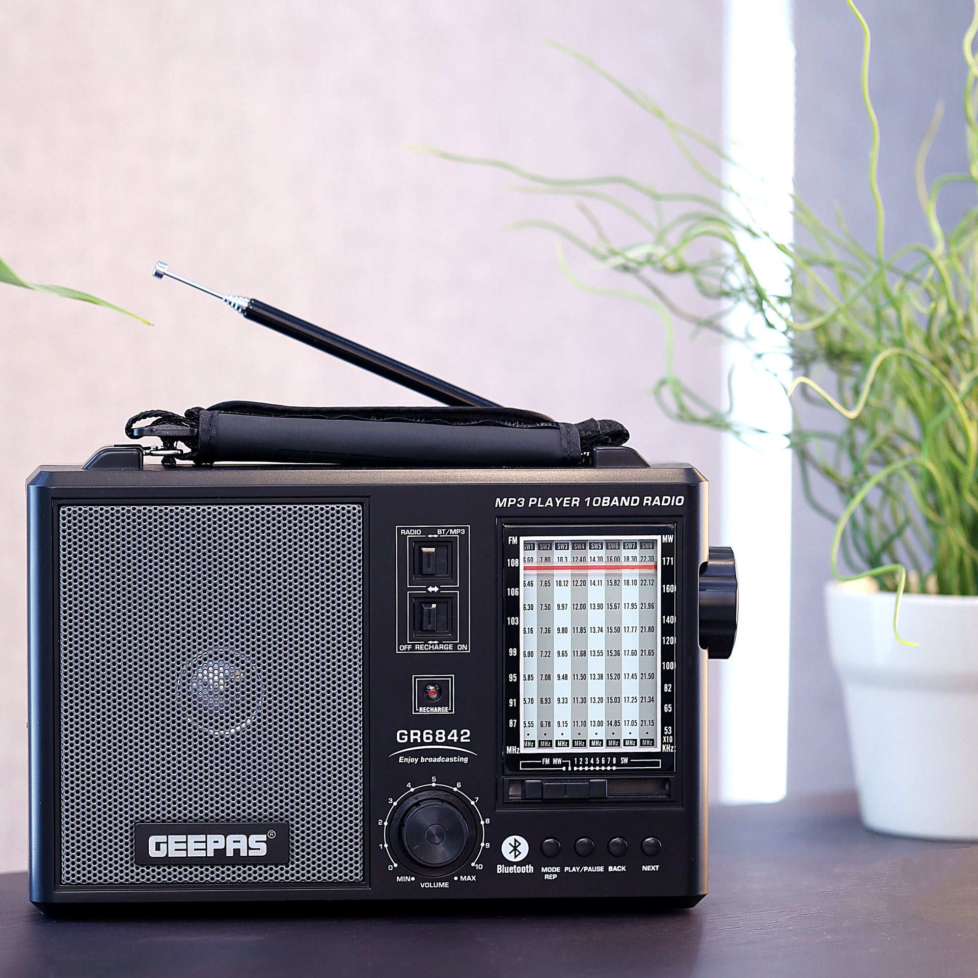 10-Band Rechargeable Radio GR 6842 Grey