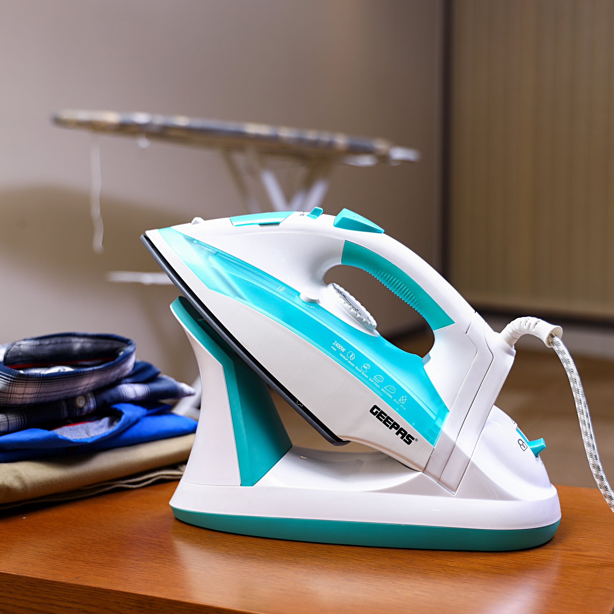 Wet and Dry Steam Iron Box with Ceramic Soleplate and Self Cleaning Function Handy Design with Anti drip Function Powerful Burst Steam 2400 W GSI24015 Green/White