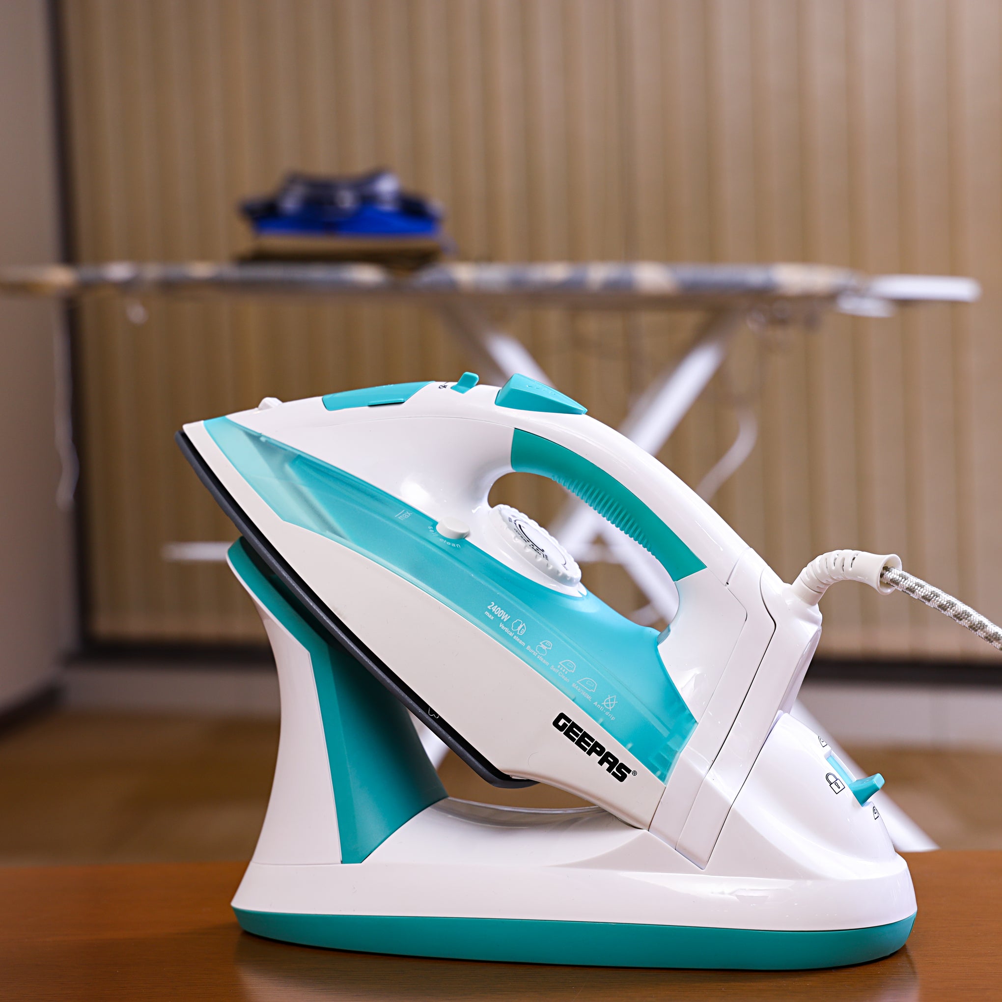 Wet and Dry Steam Iron Box with Ceramic Soleplate and Self Cleaning Function Handy Design with Anti drip Function Powerful Burst Steam 2400 W GSI24015 Green/White