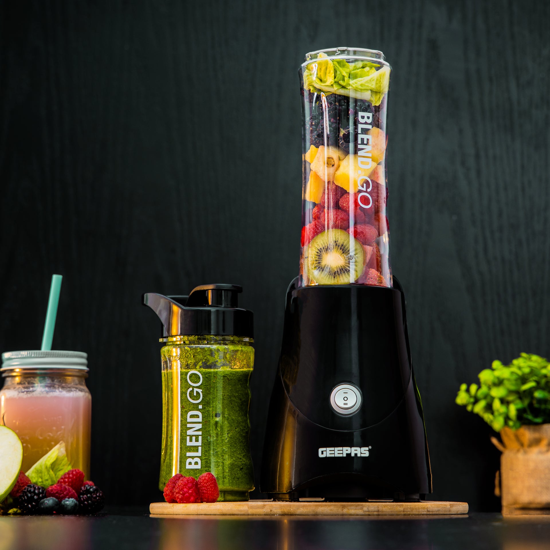 Personal Blender | Stainless Steel Blade - Safety Lock, 570ml & 400ml BPA-Free Tritan Jar, Multi- Safe Protection, Abs Plastic Housing 500 W GSB44075 Black