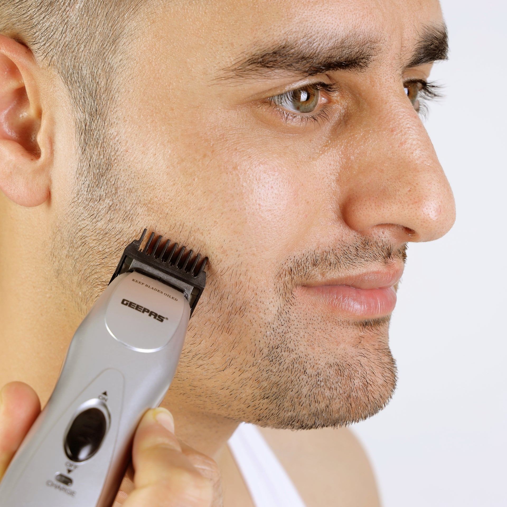 Professional Rechargeable Hair Trimmer – Chromium Steel Blades, 60-Min Runtime, 5-Position Comb – Ideal for Men's Home & Salon Styling Silver/Black