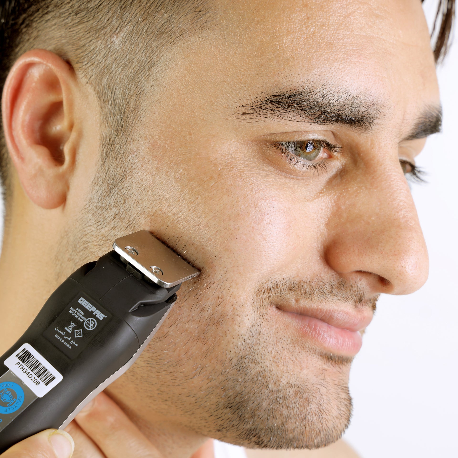 Professional Rechargeable Hair Trimmer – Chromium Steel Blades, 60-Min Runtime, 5-Position Comb – Ideal for Men's Home & Salon Styling Silver/Black