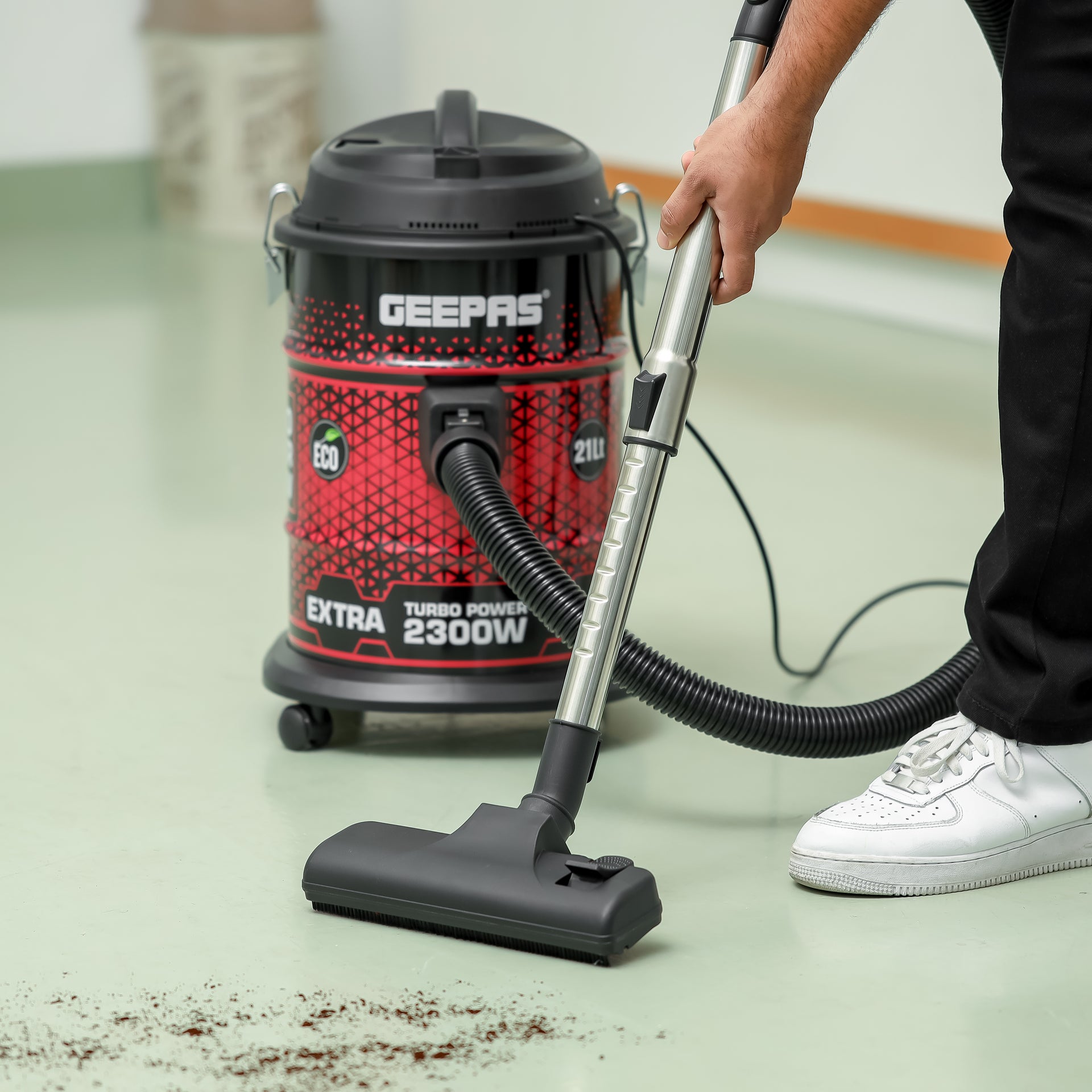 Drum Vacuum Cleaner With Powerful Dry & Blow Function, Anti-Rust Metallic Body 21 L 2300 W GVC19018 Black/Maroon