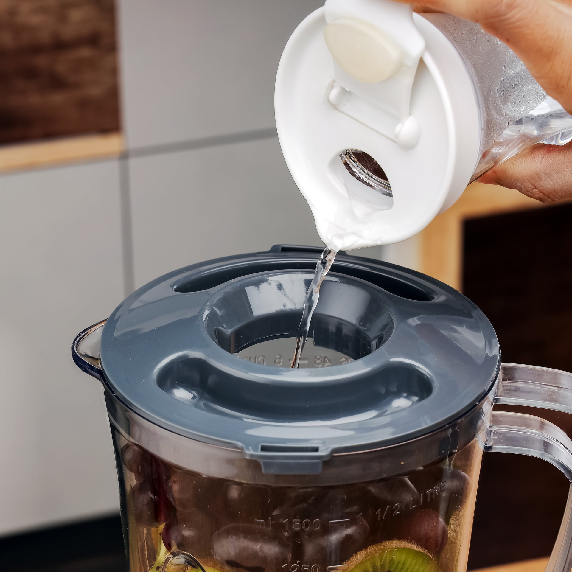 2-In-1 Blender Plastic Blender Jar With 2 Speed And Pulse Control 1.5 L 350 W MEC2000 White/Grey